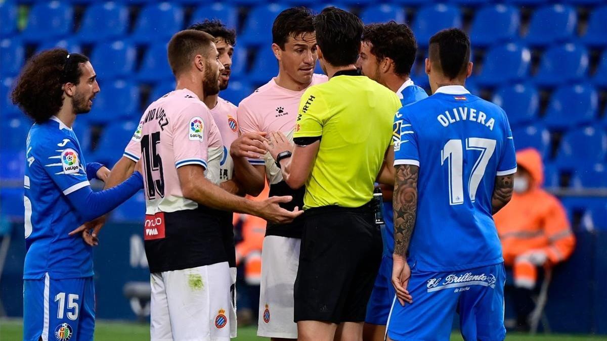 rpaniagua53777096 espanyol s colombian defender bernardo espinosa  c  argues w200616210502