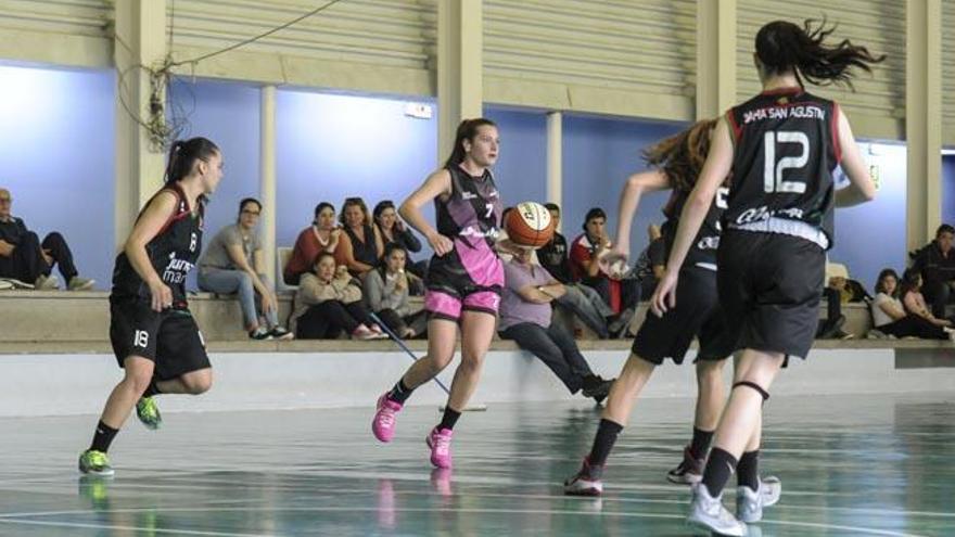 Un encuentro de baloncesto de categoría júnior balear.