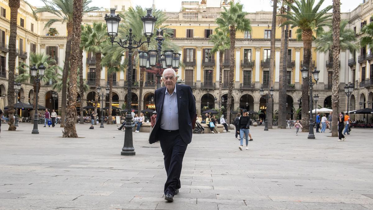  El líder de ERC en Barcelona en la plaza Reial.