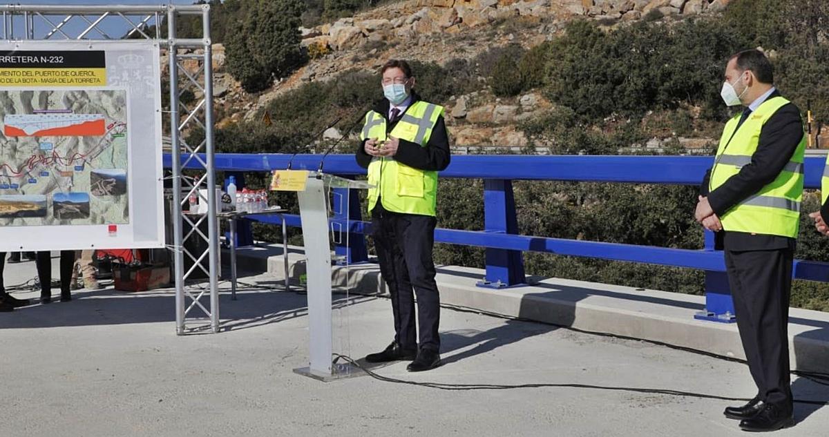 El jefe del Consell, Ximo Puig, y el ministro de Transportes, José Luis Ábalos, ayer en Morella, donde habló del plan para el ocio nocturno. | INFORMACIÓN