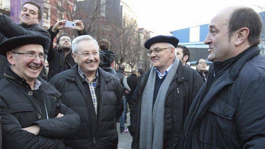 Miles de personas participan en Bilbao en la marcha convocada por PNV e izquierda aberzale