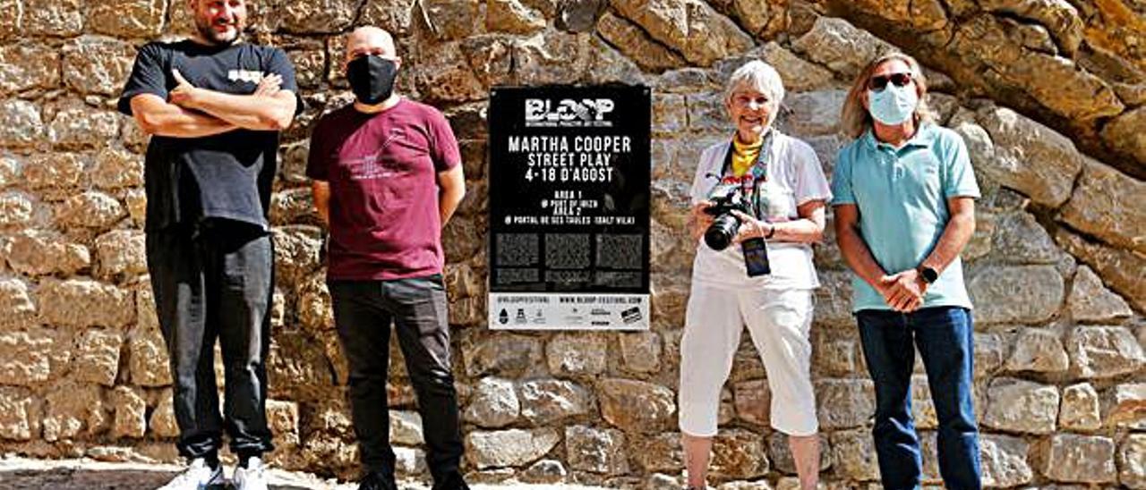 Matteo Amadio, organizador del Bloop Festival; Pep Tur, concejal de Cultura; Martha Cooper, protagonista de la exposición, y Miquel Costa, director insular de Cultura.