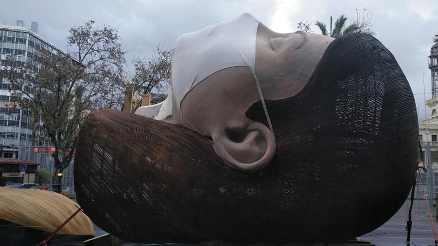 Retiran el busto de la falla municipal de València
