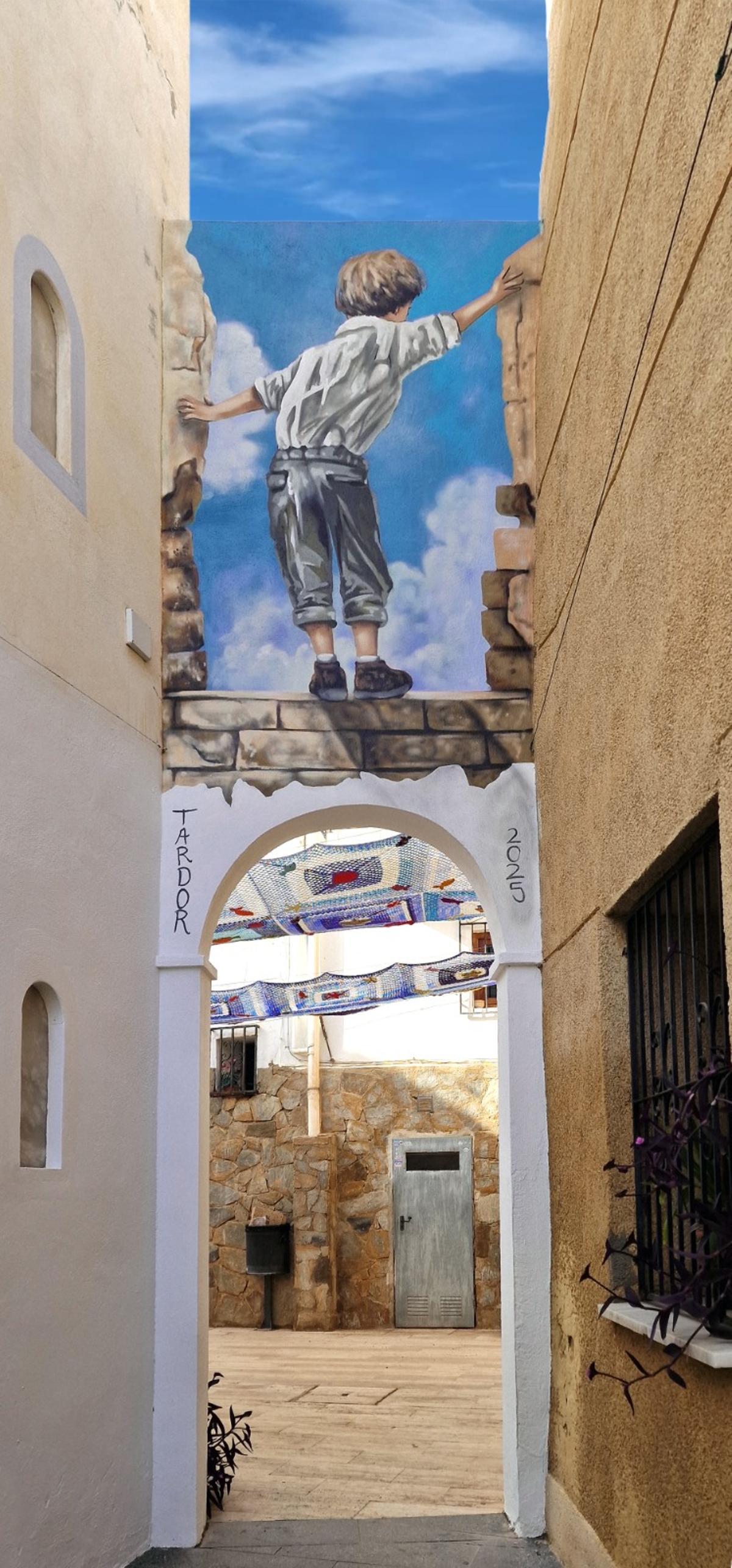 El efecto sorprendente del mural: una brecha imaginaria sobre el portal de la calle Sant Roc