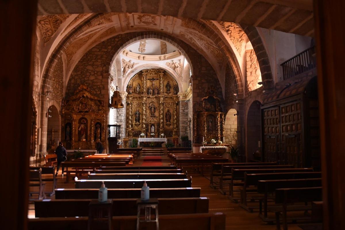 Interior de la iglesia de Tornavacas.