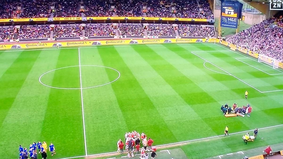 ¡Tremendo susto en el fútbol femenino inglés! Una jugadora del Arsenal se desplomó en mitad del partido