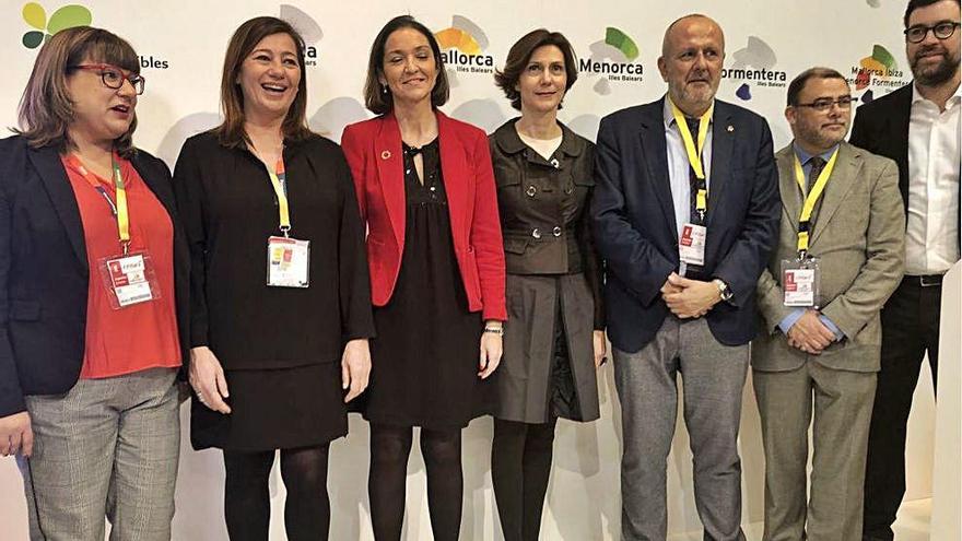 Busquets, Armengol, la ministra Maroto, Oliver, Ensenyat, Bonet y Noguera en el estand balear.