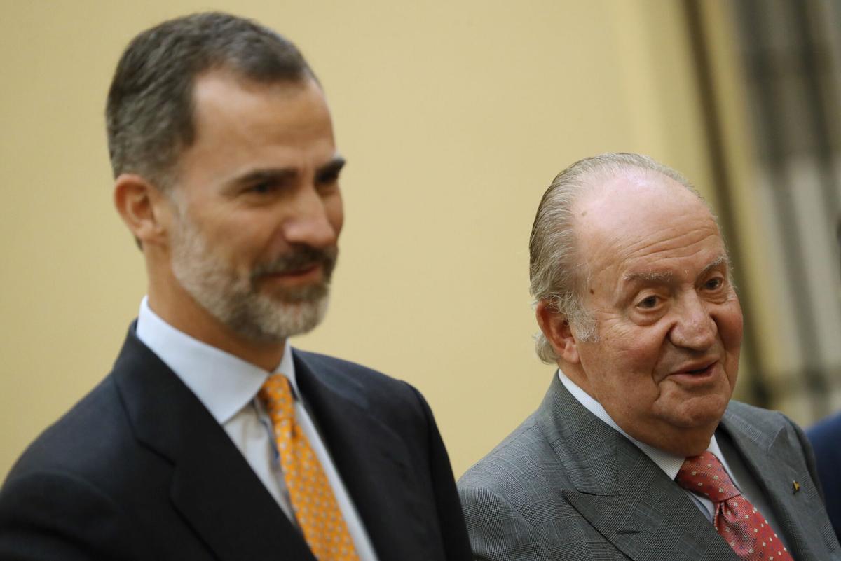 Felipe VI y Juan Carlos I, en 2017, en un acto en el Pardo.