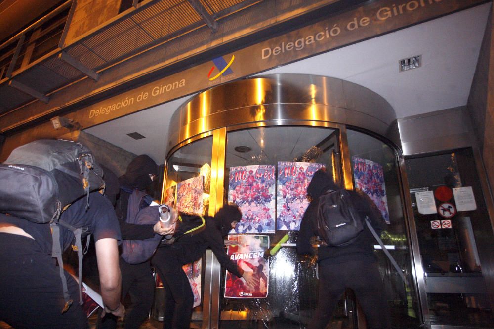 Protesta dels CDR a Girona en el marc de la vaga general