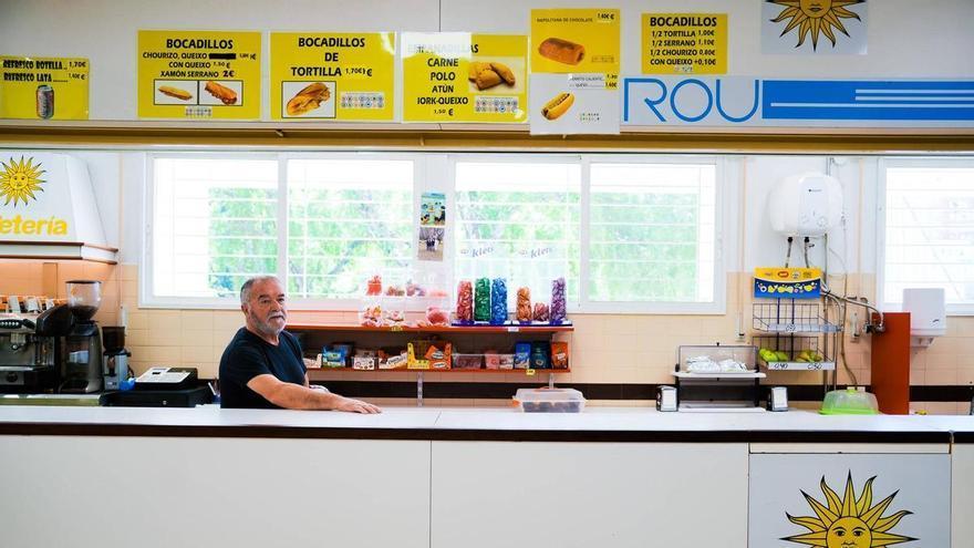 Ni cocacolas ni bollos: las cafeterías de institutos de Vigo se quedan sin vender