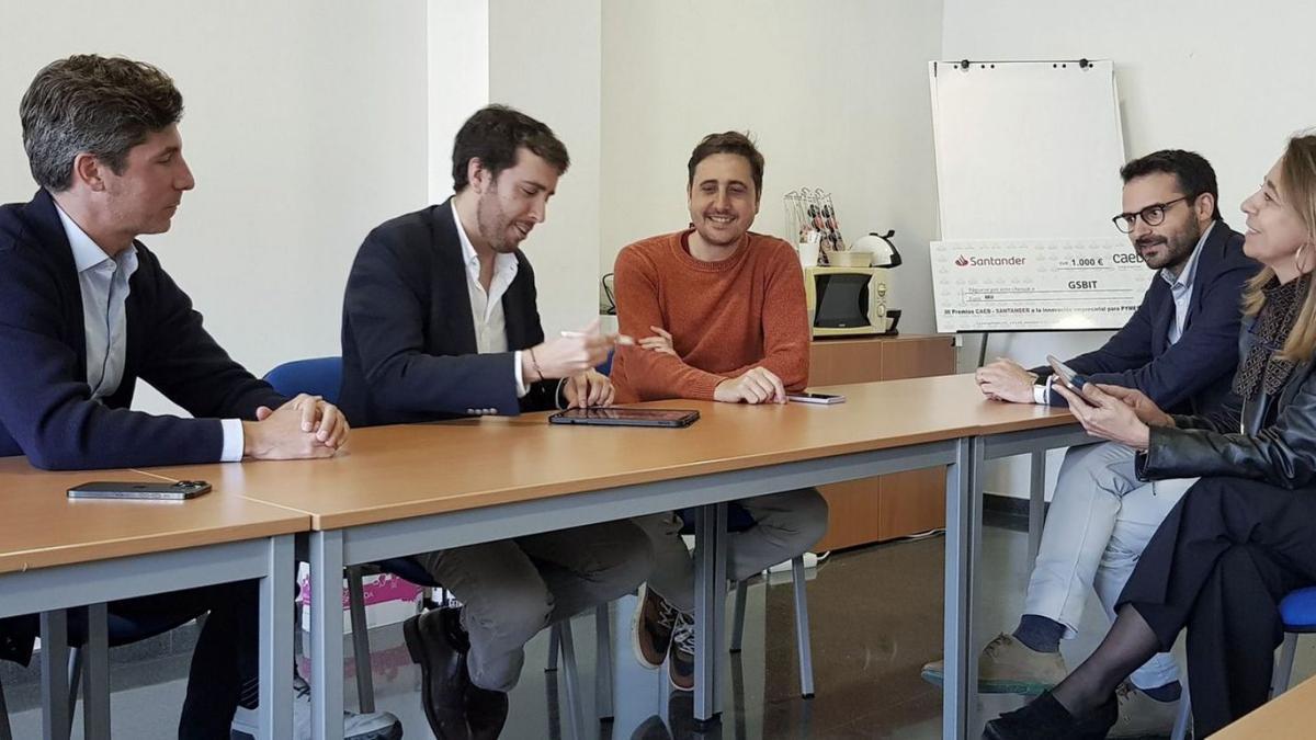 Jóvenes Empresarios firman un convenio con GsBit.