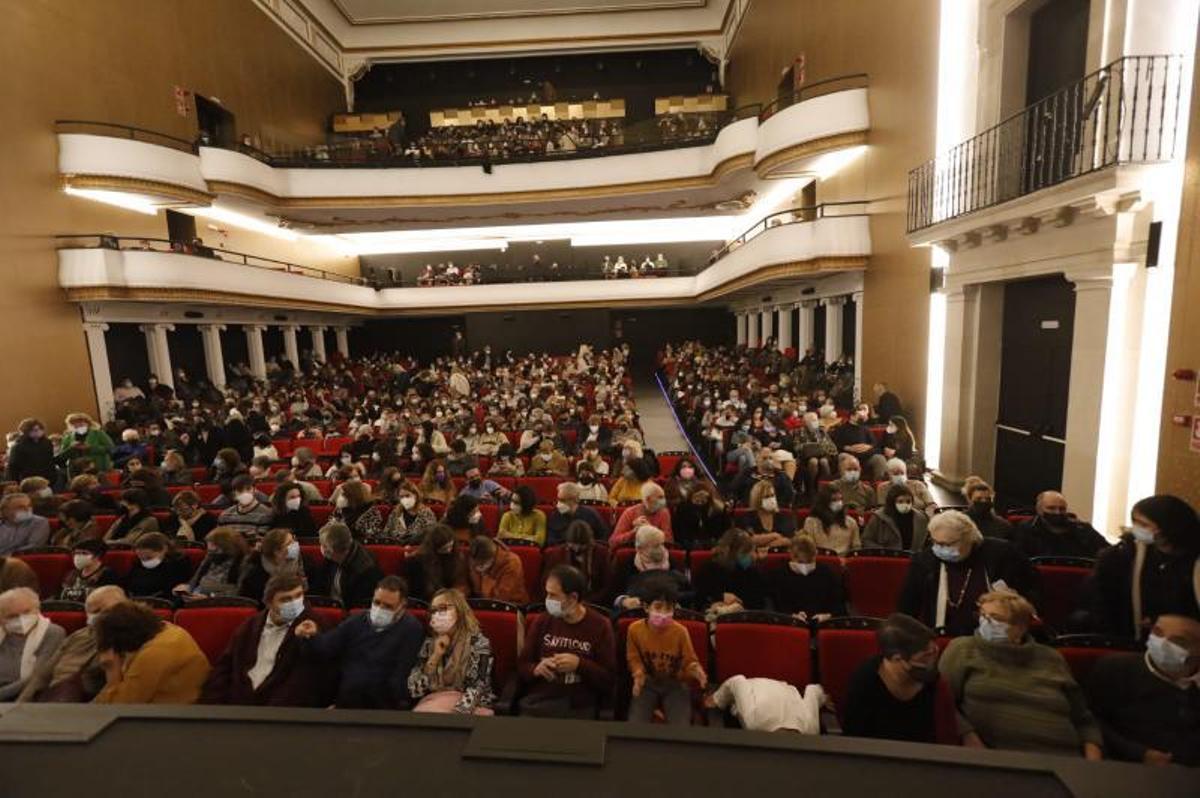 ‘El lago de los cisnes’ del Ballet de Moscú abarrota la renovada sala inquera.