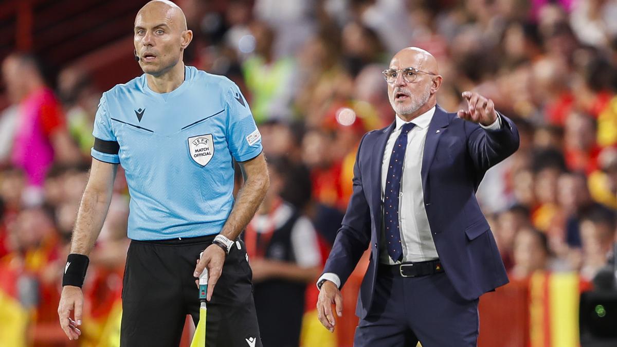 Luis de la Fuente, seleccionador español, durante el encuentro contra Chipre.