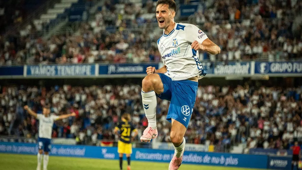 El AD Mérida - CD Tenerife se verá gratis en Canarias: fecha, horario y dónde seguir el partido por TV y en streaming