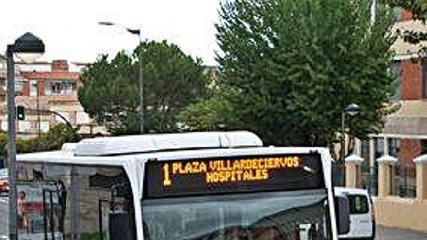 Autobús urbano en la capital.