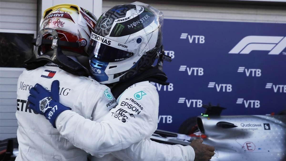 Lewis Hamilton (Mercedes) celebra la victoria y el doblete de Mercedes en Sochi