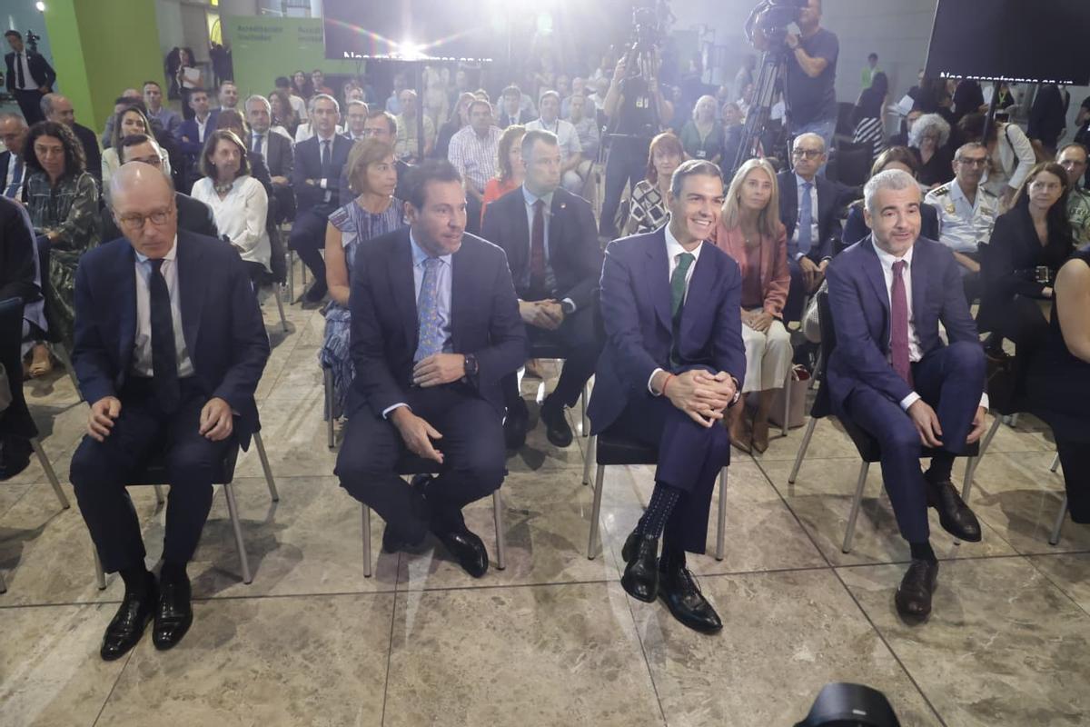 Visita de Pedro Sánchez al aeropuerto de Alicante-Elche para anunciar la inversión en aeropuertos Visita de Pedro Sánchez al aeropuerto de Alicante-Elche para anunciar la inversión en aeropuertos