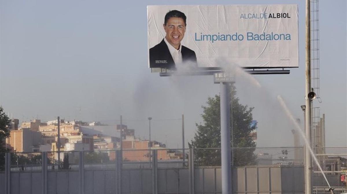 Polèmic lema del candidat del PP a l’alcaldia de Badalona, Xavier García Albiol. Polèmic lema del candidat del PP a l’alcaldia de Badalona, Xavier García Albiol.