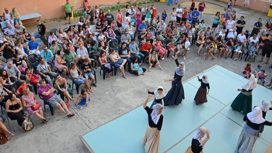 Una exhibición de ´ball de bot´ en el ´casal´ de barrio del Coll d´en Rabassa.