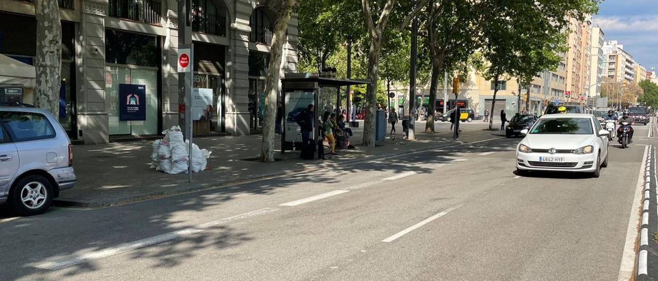 Lugar del Paral·lel donde esperó la ambulancia el vecino fallecido.