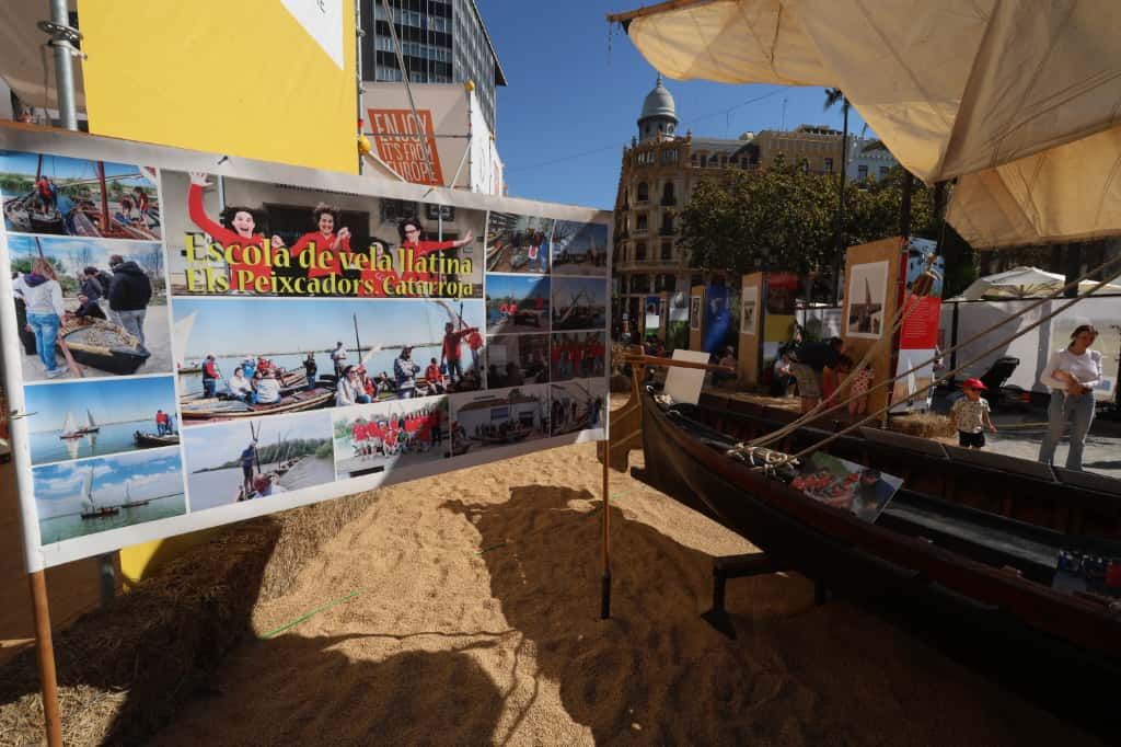 La plaza del Ayuntamiento de València se convierte en un gran restaurante al aire libre con el Tastarròs