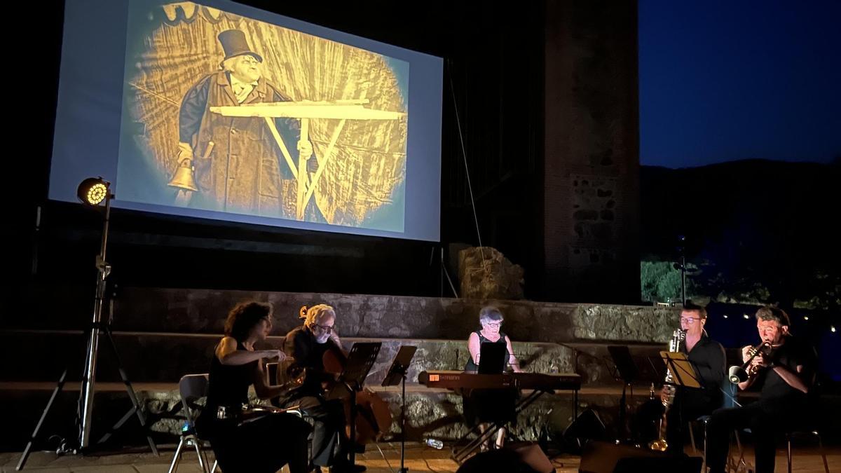 Una música inédita nace ante las sombras de Caligari en Valverde de la Vera