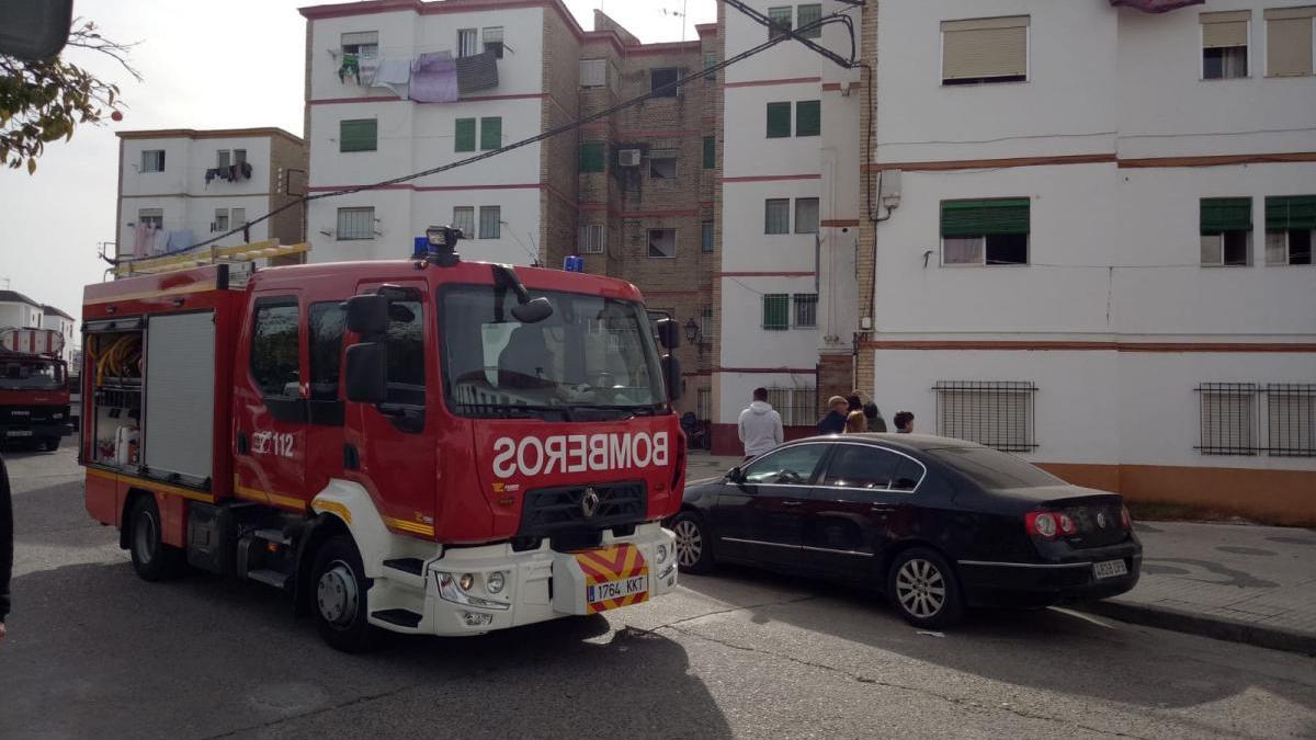 Seis intoxicados por humo en el incendio de una vivienda en Palma del Río