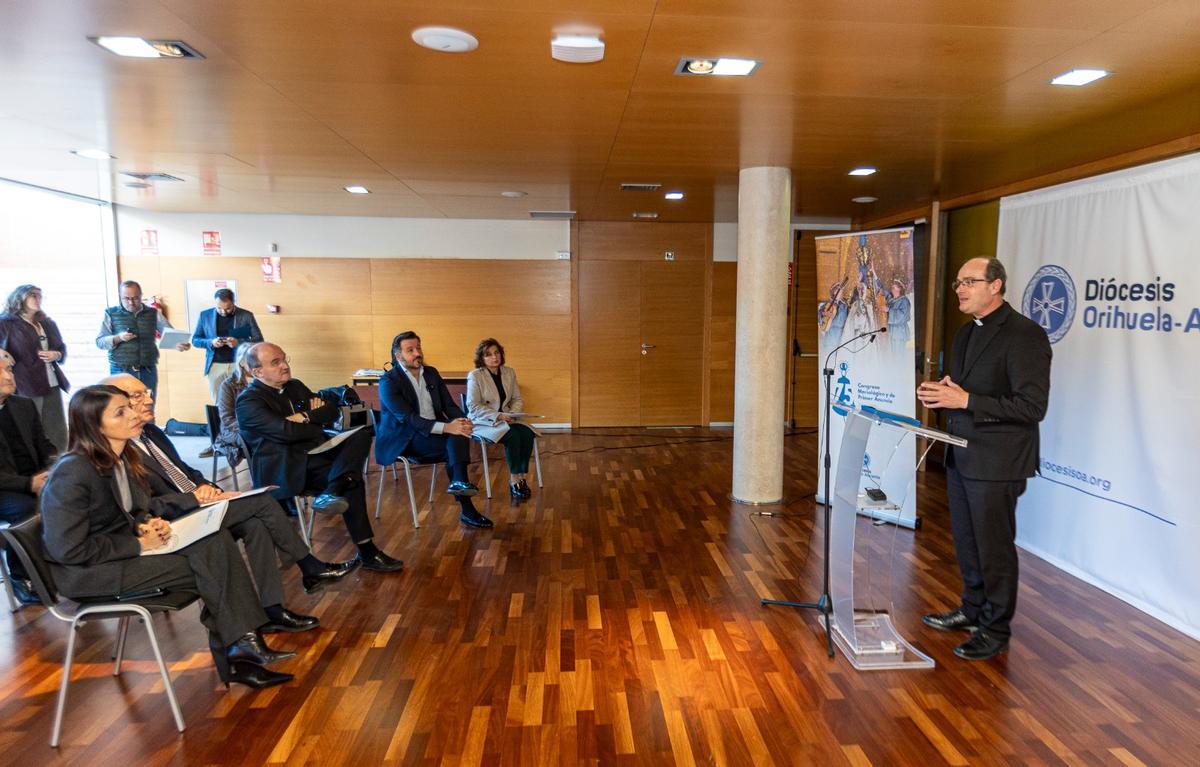 Un momento del acto en la sede del obispado en Alicante