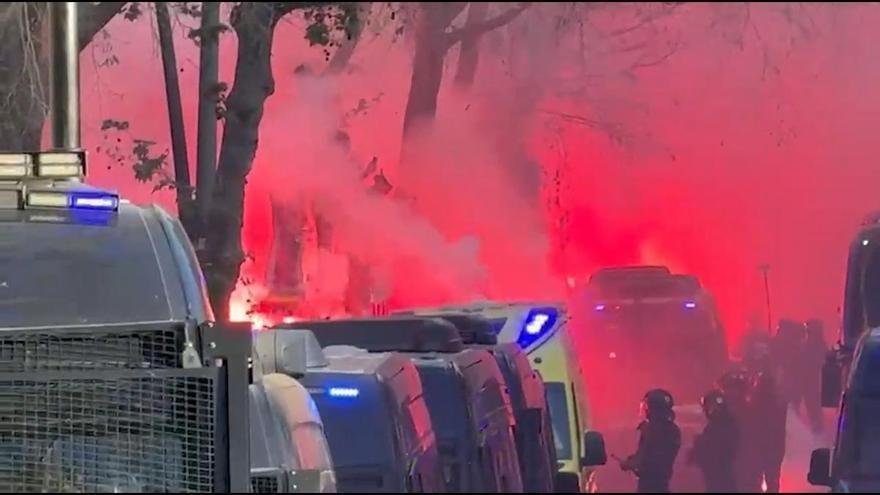 Recibimiento multitudinario de la afición culé al FC Barcelona