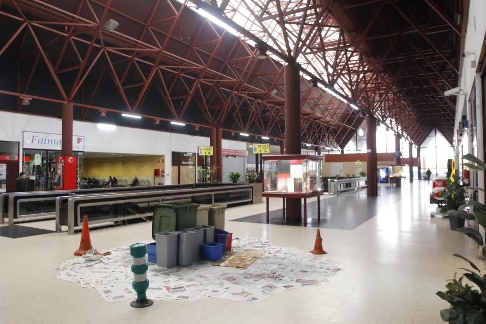 La lluvia se cuela en la estación de autobuses // Alba Villar