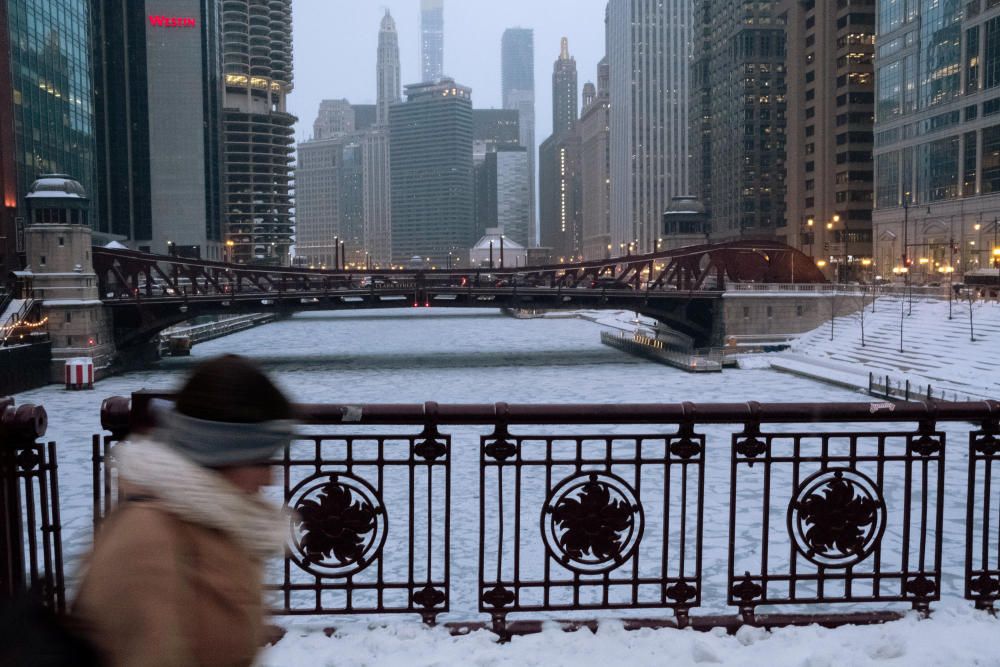 Imatges de la ciutat de Chicago, afectada pel vòrtex polar