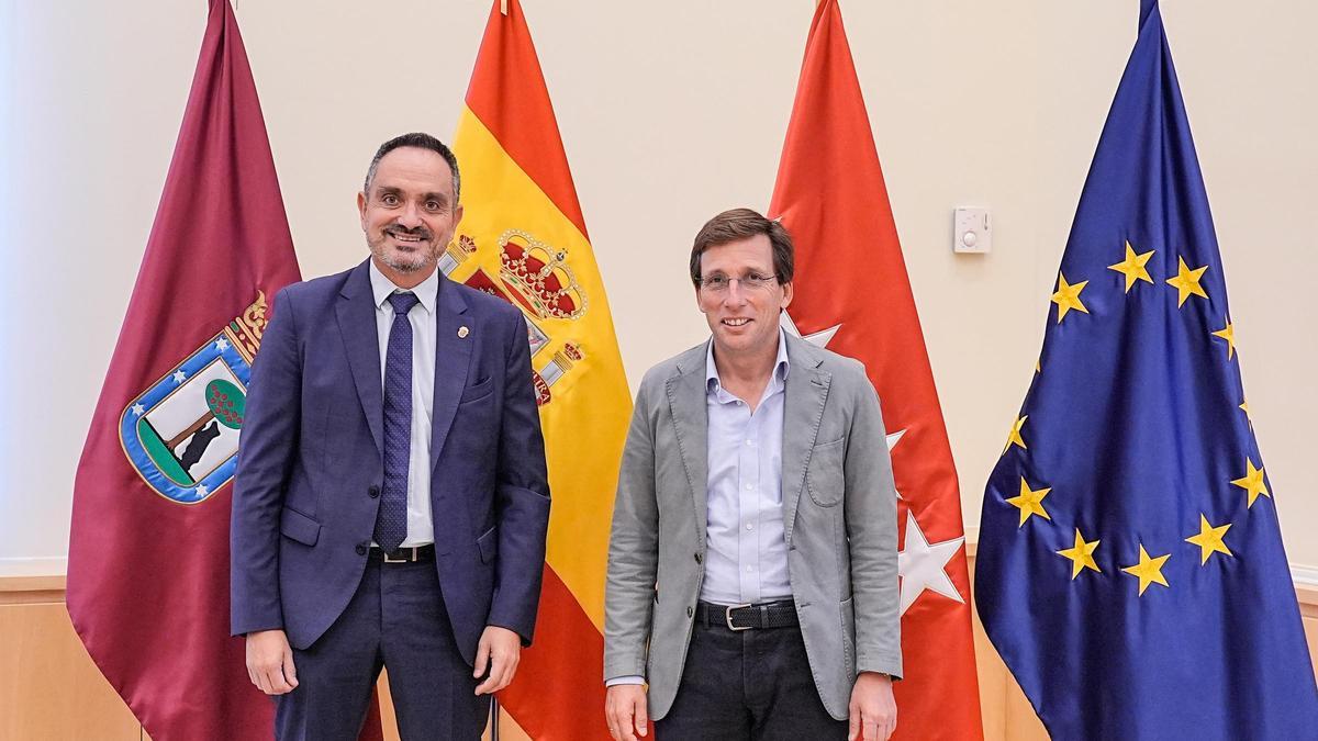 Jose Luis Martínez-Almeida, alcalde de Madrid y Manuel Bautista, alcalde de Móstoles