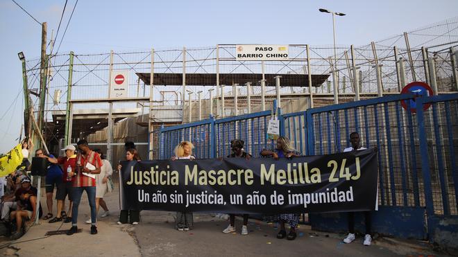 Una marcha recuerda en la frontera de Melilla a las víctimas del 24J