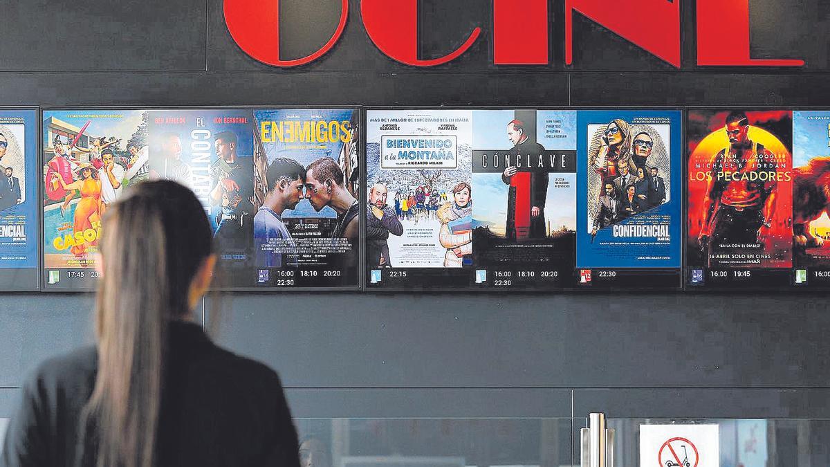 ジローナ、ソルト、オロ、フィガー、ブラン、バラ、プラトジャダロの3.5ユーロの映画館