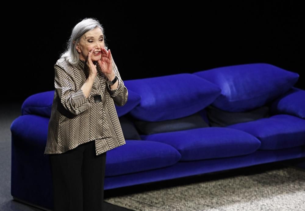 Acto de Nuria Espert, premio "Princesa de Asturias" de las Artes, en el teatro Jovellanos