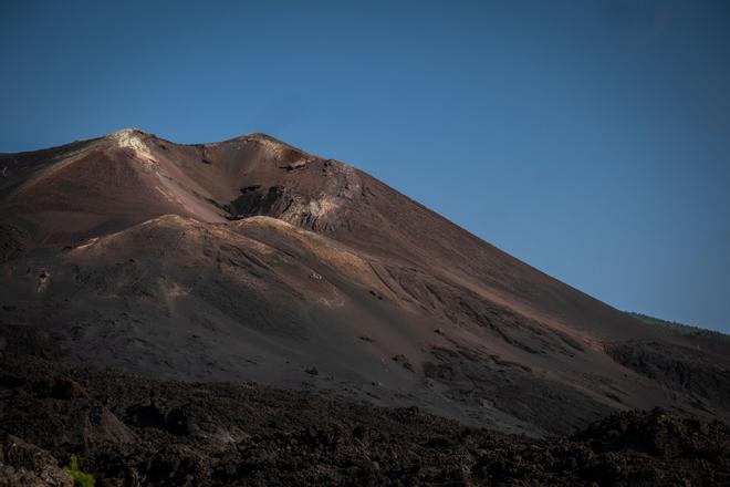 Visita al cono volcánico del Tajogaite