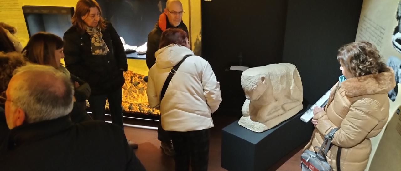 La réplica del Toro de El Chorrillo en el Museo Dámaso Navarro de Petrer.