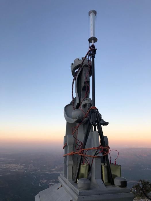 «Llum i llibertat» il·lumina les agulles de Montserrat