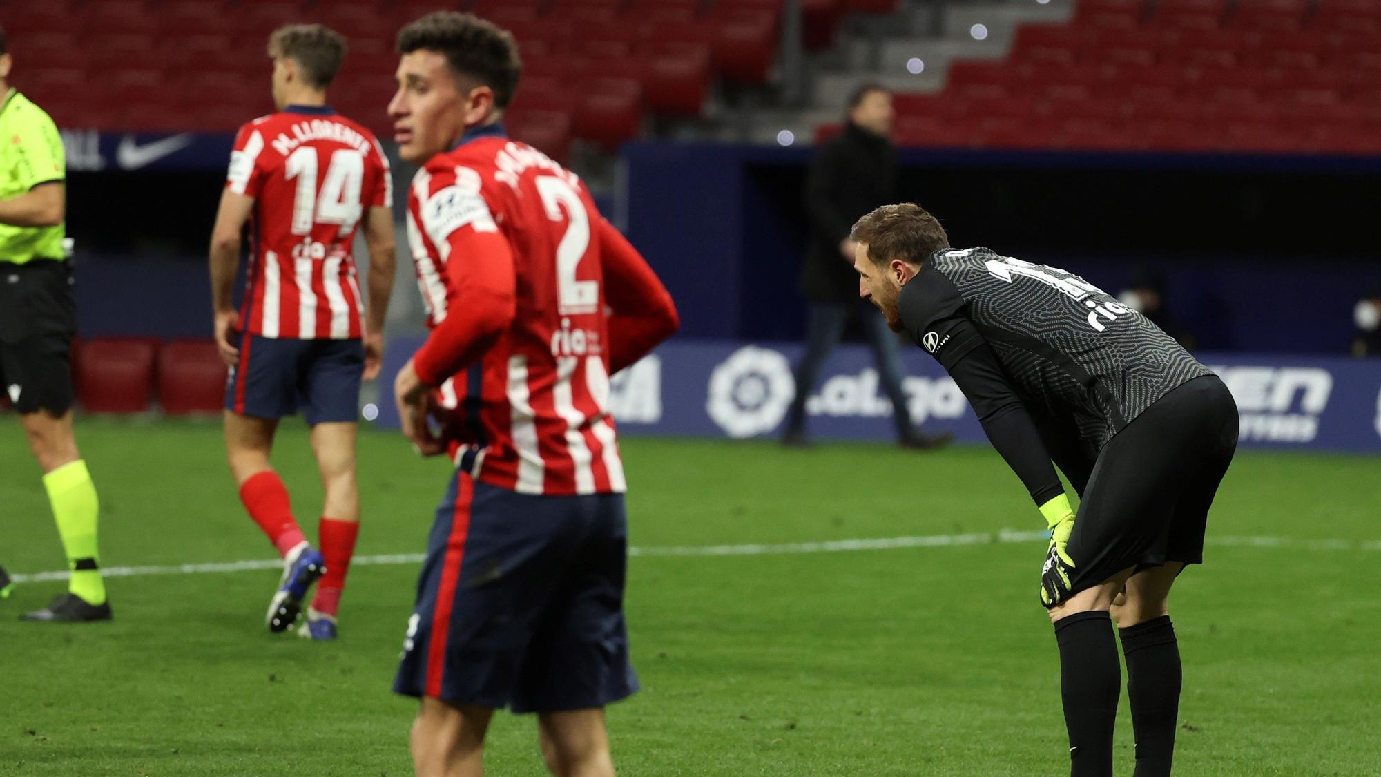 Giménez, en primer plano, y Oblak, en el duelo ante el Celta.