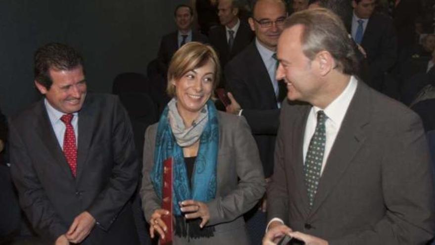 La alcaldesa de Alicante, Sonia Castedo, junto al vicepresidente del Consell, José Císcar, y el presidente de la Generalitat, Alberto Fabra.