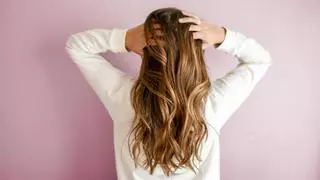 Arrasa en ventas por 2 euros: el spray de Mercadona que deja el cabello brillante