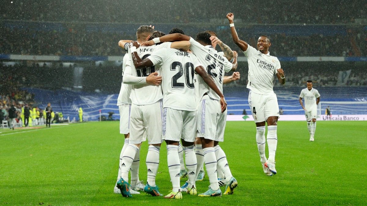 Los jugadores del Real Madrid celebran el primer gol de Modrid al Sevilla