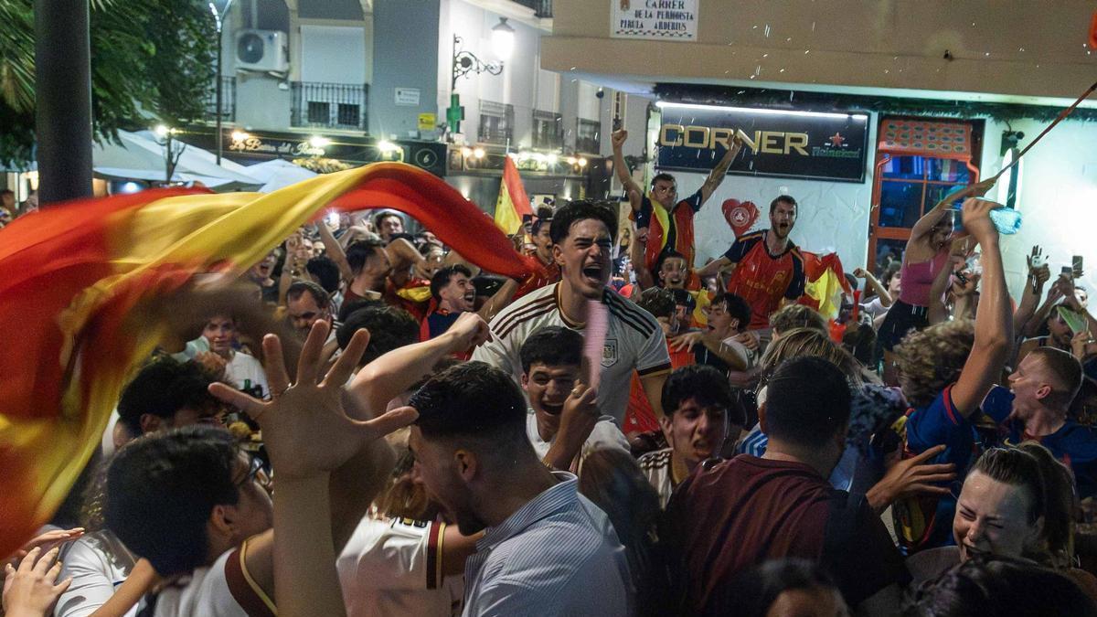 Así se vivió la victoria de España y la desolación de Francia: la pasión de dos aficiones en imágenes