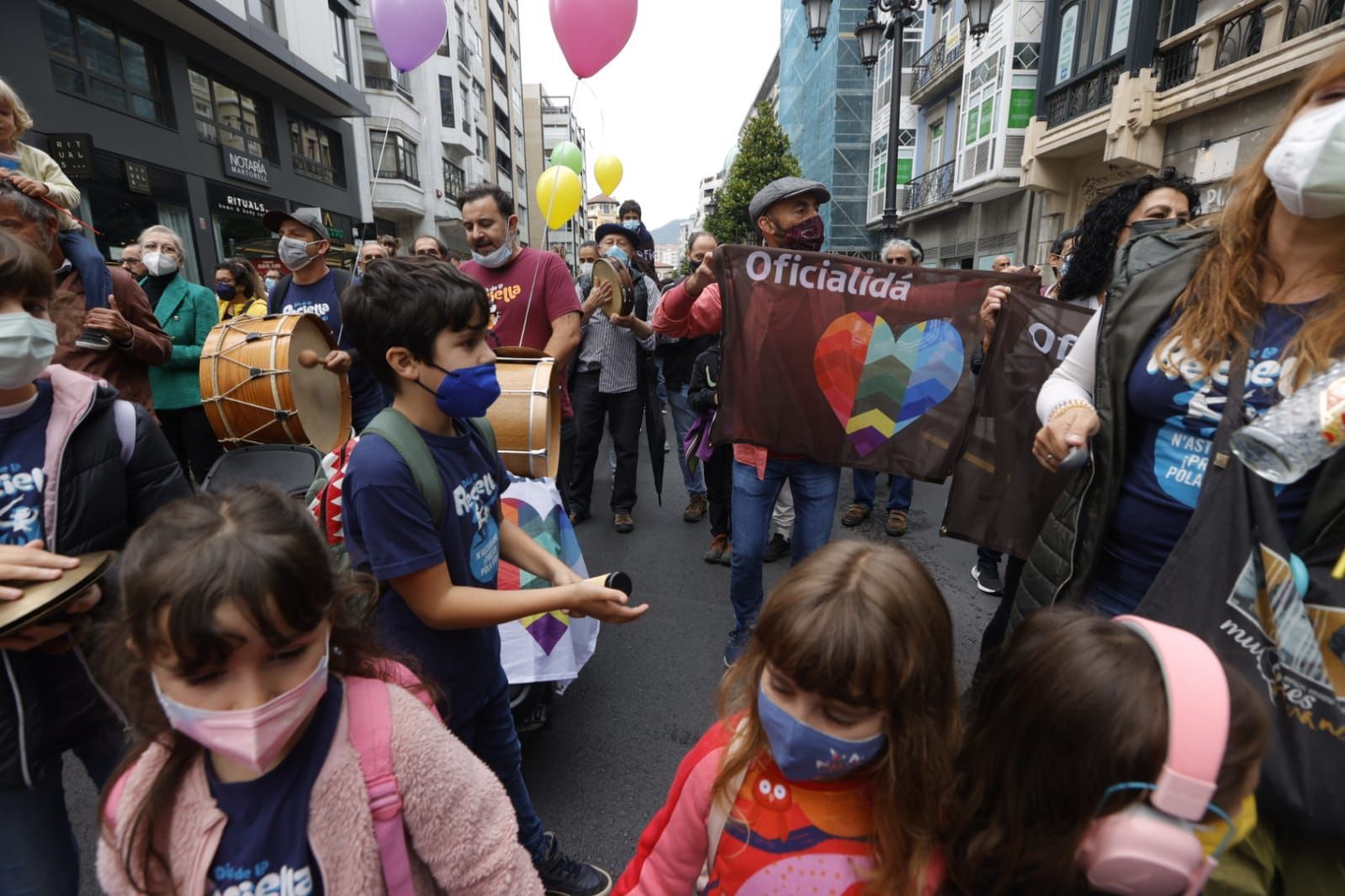 Los partidarios de la cooficialidad del asturiano se manifiestan en Oviedo