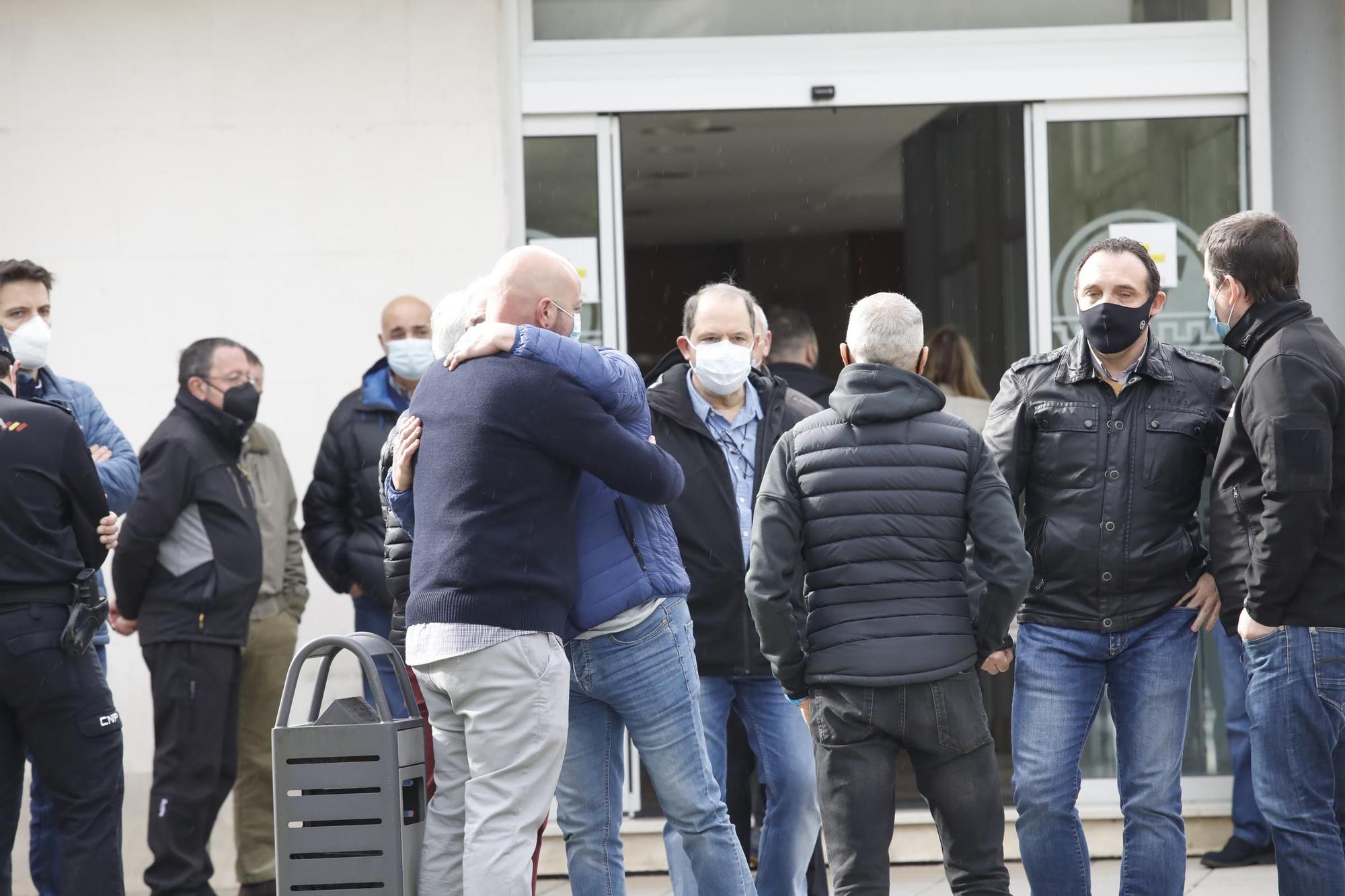 Despedida en el tanatorio al guardia civil atropellado en Mieres