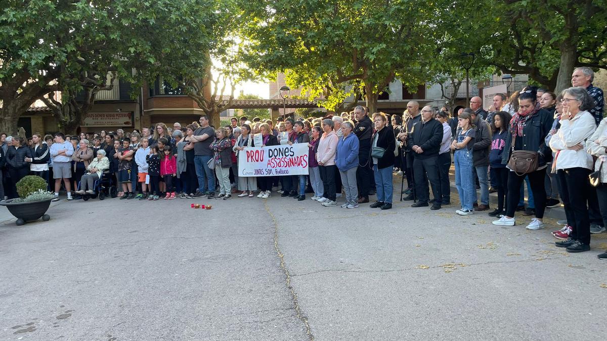 Concentració a Prats per condemnar el feminicidi d'una dona a Manresa