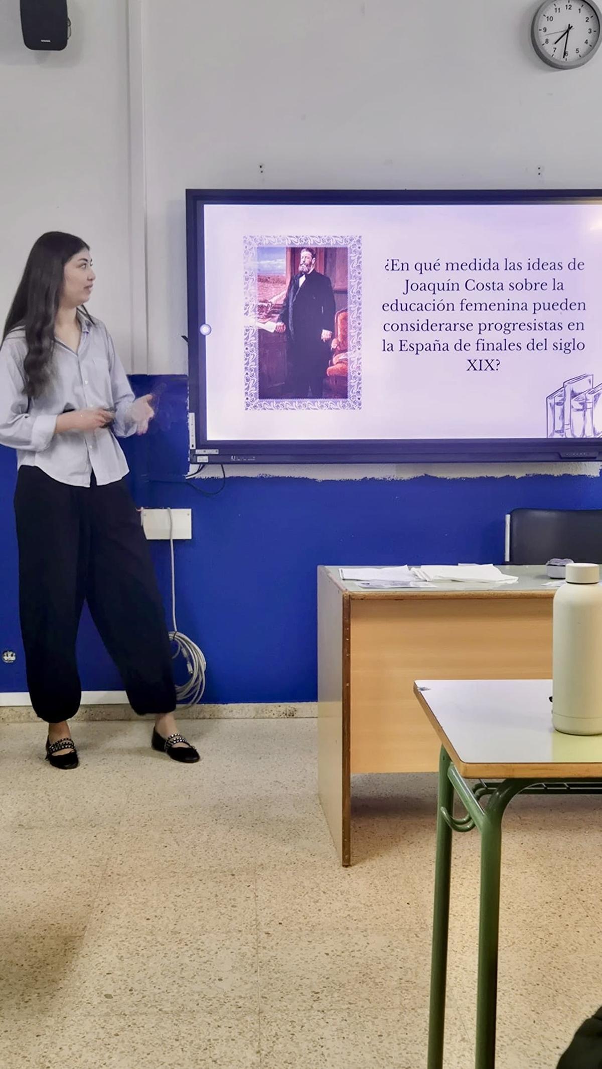Las monografías regresan al IES Lucas Mallada de Huesca con su feria anual
