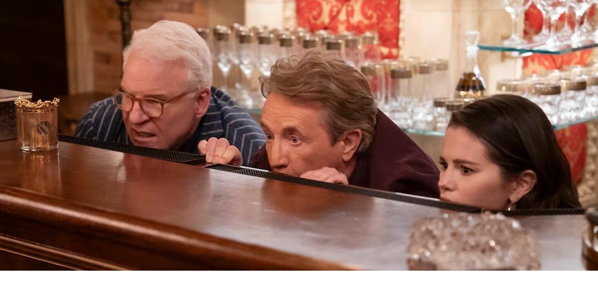 Steve Martin, Martin Short y Selena Gómez en una escena de "Solo asesinatos en el edificio".