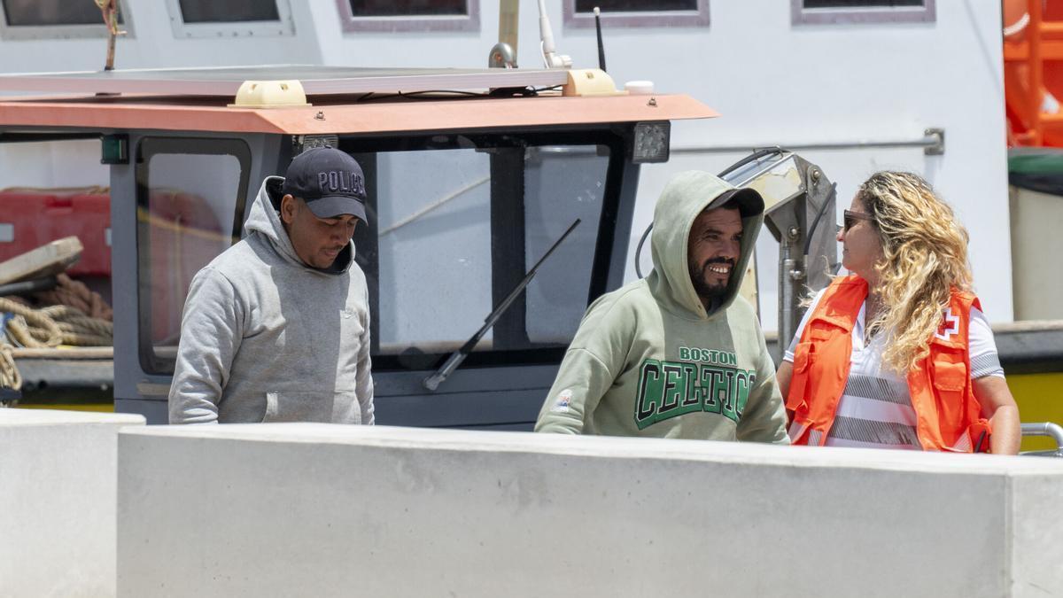 Rescate de dos magrebíes en una patera al norte de Lanzarote (29/7/2026)