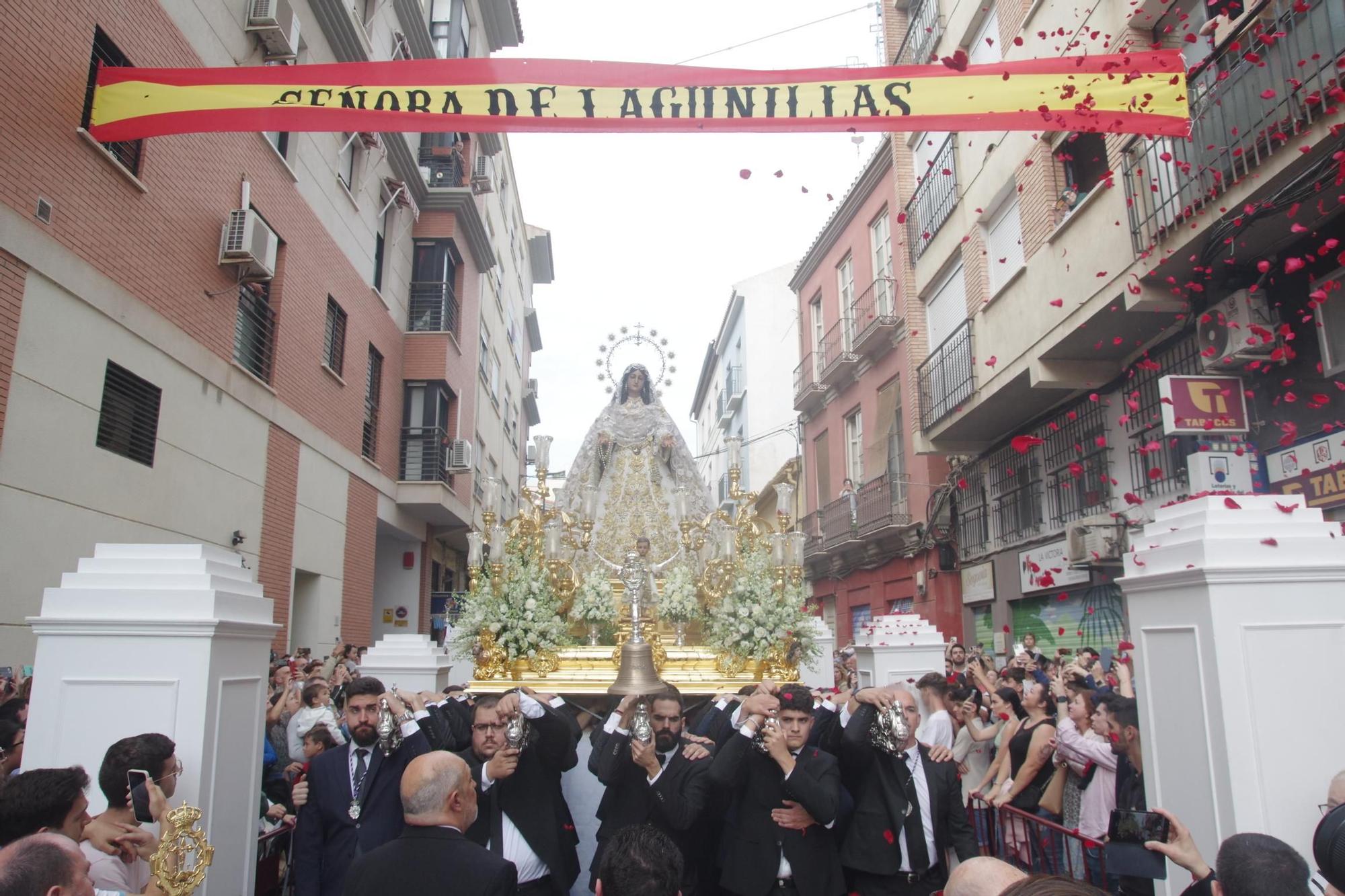 La procesión de la Virgen del Rocío por la Victoria y Lagunillas, en imágenes